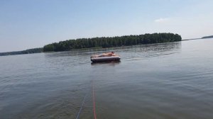 Лодка Солар 330 и Ямаха 9.9/15 лс. тянет ватрушку (надувной матрас пвх) 200/200/30