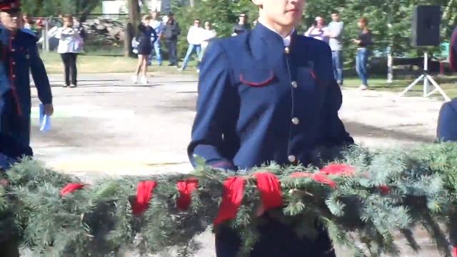 Возложение гирлянды.