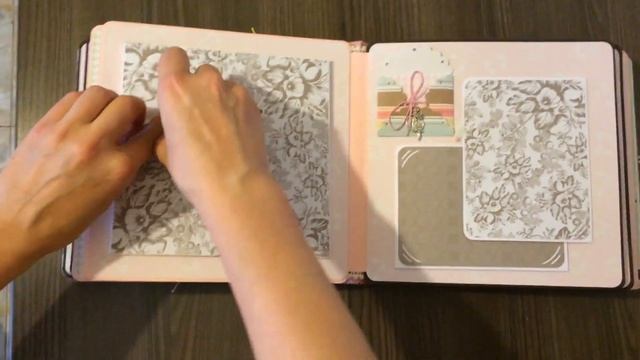 Нежный розово-коричнево-салатовый фотоальбом с секретиками для принцессы Анютки смотреть онлайн