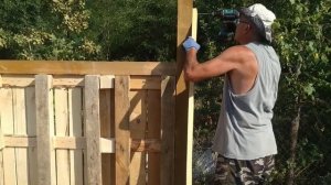 ДАЧА 8/COUNTRY LIFE -Продолжаем строить бытовку из поддонов/паллет, огород/Building cabin of pallet