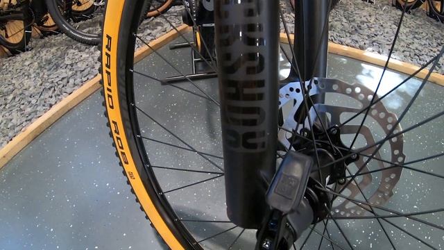 SCOTT SCALE 940 Granite Black ( 2022 ) WALK-AROUND смотреть онлайн