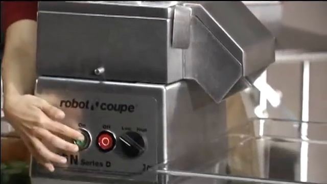 Using The Robot Coupe R602 Food Processor смотреть онлайн
