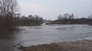 Брод по мосту через реку Ока близ д.Николо-Гастунь, март 2015