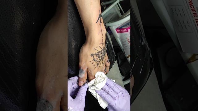 best tattoo for boys ? #shorts #tattoo #tattoolover #prank #shortvideo смотреть онлайн