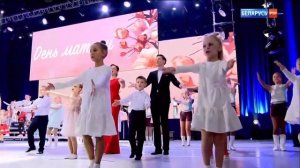 Шоу-театр "Хвiлiнка" и Ольга  Плотникова в концерте, посвященном Дню матери. Дворец Республики