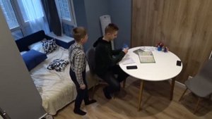 Что этот  МАЛЬЧИК себе позволяет  Когда мамы НЕТ дома  ИЗДЕВАЕТСЯ над БРАТОМ