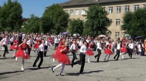 Танец Веселая переменка  танцуют учащиеся 2 класса 24 05 2019