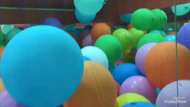Комната с воздушными шарами. Счастье и радость. смотреть онлайн