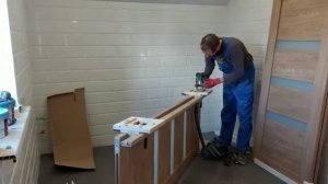 Врезка трёх петель, одновременно в полотно и коробку.