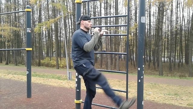 Активно долголетим!)) Растяжка по_ стариковски :) Воркаут под 50:)