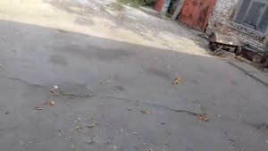 Как открыть гаражный замок одной рукой