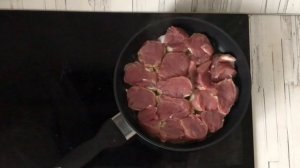 Как вкусно приготовить тушеное мясо свинины в соусе на сковороде ? Свинина в сливочно-имбирном соус