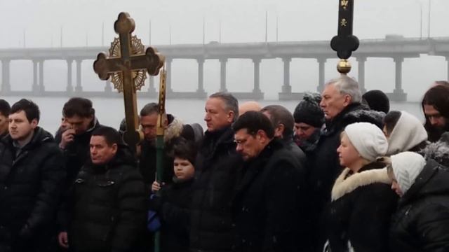 Крещение: крестный ход под охраной полиции. смотреть онлайн