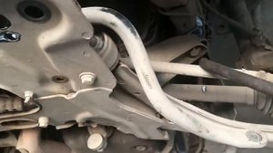 Замена втулок стабилизатора Peugeot partner ( Пежо партнер )