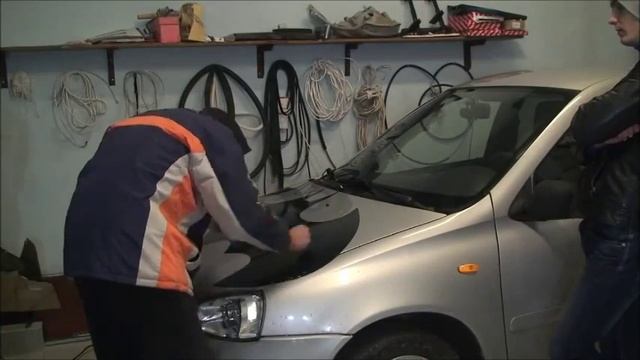 Аппликация значка "Бетмена" на капот Лады Калина (Batman logo application) смотреть онлайн