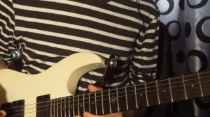 Про высоту струн над грифом