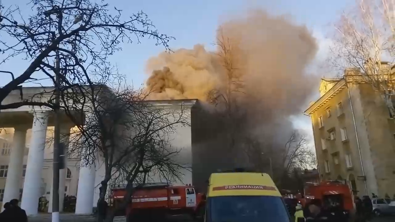 Пожар в орджоникидзе. ДК Орджоникидзе Нижний Новгород пожар. ДК им с Орджоникидзе Нижний Новгород. В ДК им. Орджоникидзе, Чаадаева, 17..