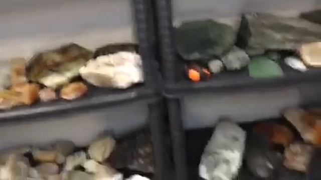 Маленькие образцы различных минералов | Коллекция минералов смотреть онлайн