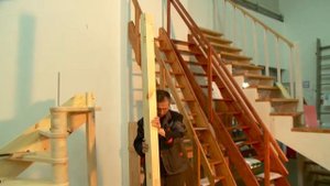 Видео инструкция по сборке (монтажу) лестницы ЛС-1.2хм Profi&Hobby