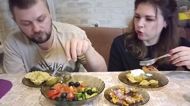 Мукбанг. Обсуждаем новую покупку за пельмешками? мужжена
