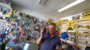 Аккумуляторная болгарка DeWalt