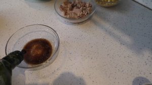 Вкуснейший салат из молодой капусты с тунцом. Очень свежо и быстро, а главное вкусно.