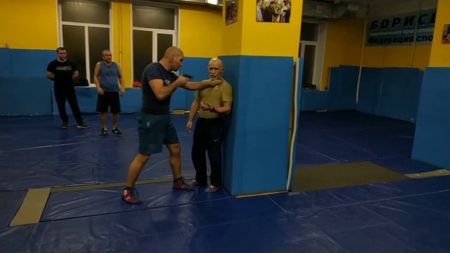 В.Н.Крючков.Угроза пистолетом , очень опасное положение.