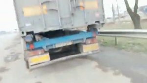 Как отцепить и зацепить полуприцеп.Как цепляться и разцепляться на фуре