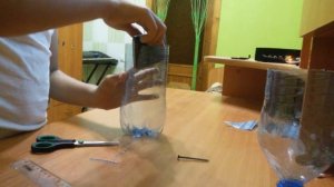 Как зделать стойку для телефона из бутылки