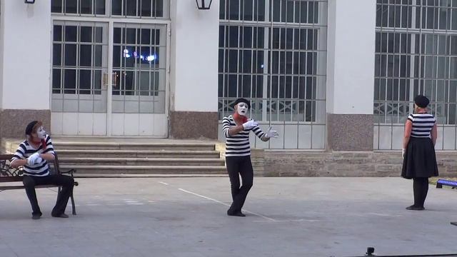 Театр пантомимы СоТворение. VIII Международный фестиваль уличных театров «Елагин парк»