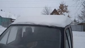 Чистим снег с крыши микроавтобуса, фургона.  Просто, до безобразия. Занимает 1 минуту.