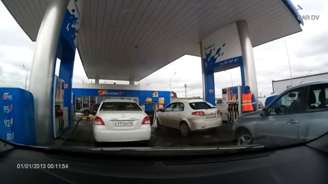 Девушки за рулем, что они творят!!! смотреть онлайн