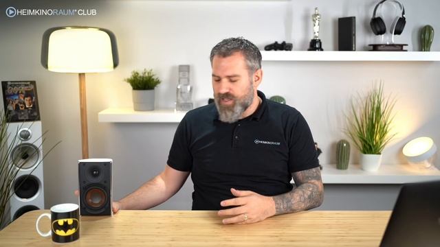 Surroundlautsprecher richtig aufstellen. Wir zeigen euch wie's geht, auch wenn der Platz knapp ist. смотреть онлайн
