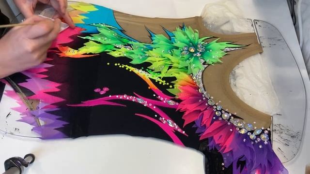 РАСКЛЕИВАЮ КУПАЛЬНИК ДЛЯ ХУДОЖЕСТВЕННОЙ ГИМНАСТИКИ