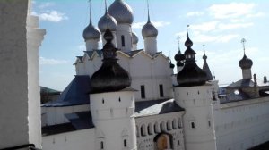 На звоннице Успенского собора в Ростове.