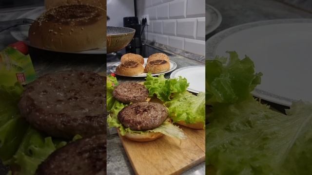 ПРОСТОЙ РЕЦЕПТ БУРГЕРОВ! СОЧНЫЕ ДОМАШНИЕ БУРГЕРЫ