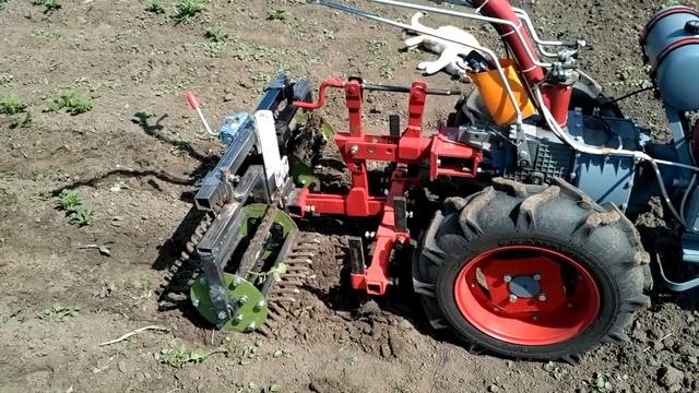 Прополка картоплі їжаками мотоблоком Мотор Січ МБ-4,05