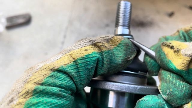 ВАЗ 21013 большой ремонт ходовой, поменял сайлентблоки верхних и нижних рычагов, шаровые опоры и др смотреть онлайн