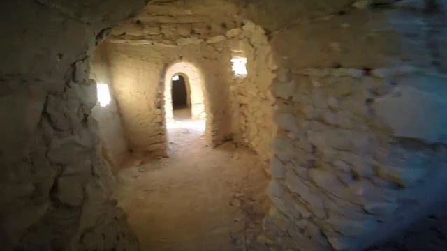 Лабиринты внутри мечети Коркембая смотреть онлайн