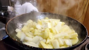 Как вкусно пожарить картошку. Не Печеная и Не Вареная, а ЖАРЕНАЯ картошка с луком.