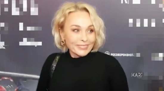 Жена Игоря Бочкина актриса Легчилова пришла на красную дорожку без мужа
