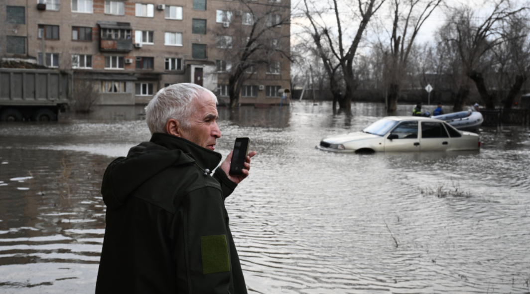 Попавшим под удар стихии жителям Оренбургской области помогают люди из самых разных регионов России