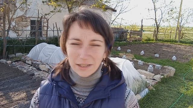 Ломаем стену под трубу, мульчируем под деревьями, делаем забор. Купили дом в деревне на юге. смотреть онлайн