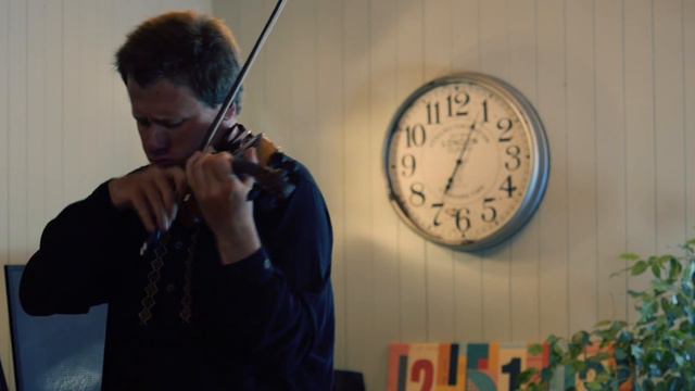 Andrey Baranov :: Warming up at Piccoli Virtuosi :: Brahms Violin Concerto, Adagio
