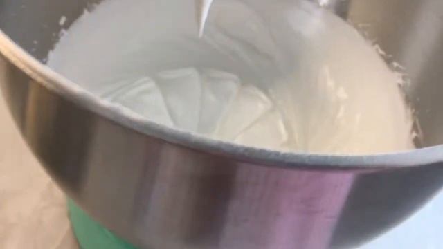 Взбиваем белки и тесто для бисквита. Обзор Планетарного миксера КТ-1348 смотреть онлайн