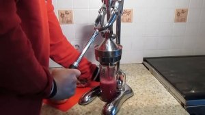 Сок гранатовый. Соковыжималка - пресс для цитрусовых и гранатов.