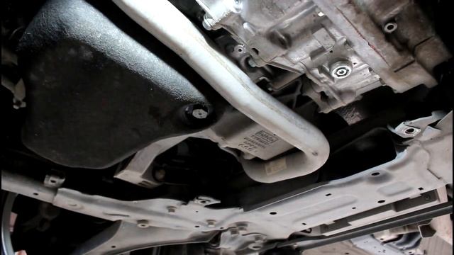 Замена масла и фильтров в двигателе на Land rover Freelander 2  Ленд Ровер Фрилендер 2  2014года