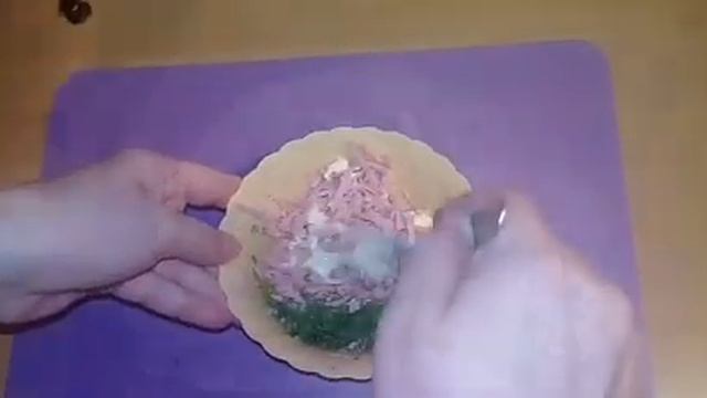 Сырные лепешки с начинкой. Сырные лепешки на завтрак. Сырные лепешки на сковороде. Оладьи с сыром