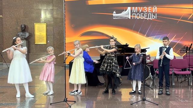 Дж. Уильямс «Где-то в моей памяти» из к/ф «Один дома». Ансамбль ДМШ им Т.А. Докшицера. смотреть онлайн