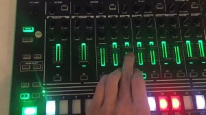 ROLAND TR-8